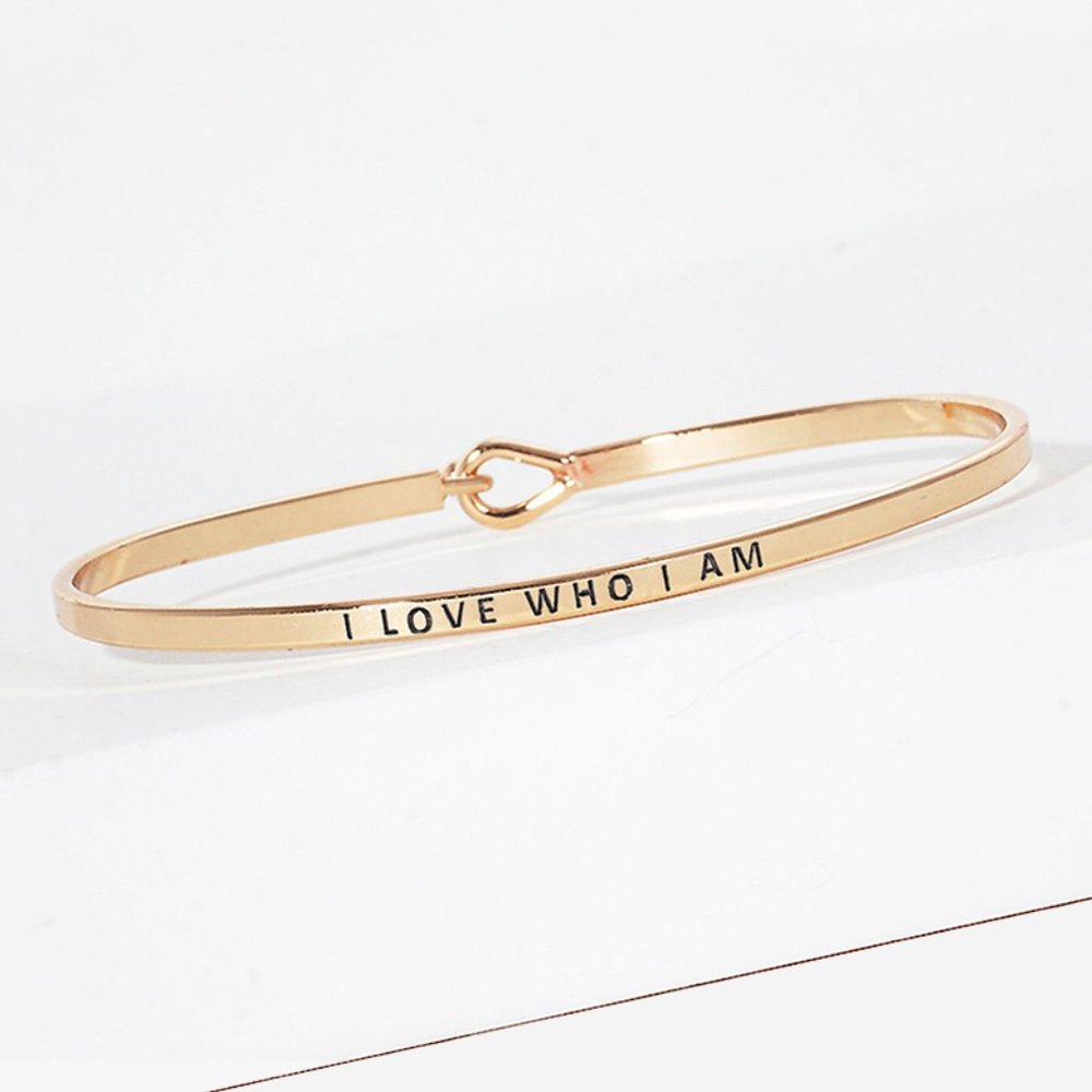 I LOVE WHO I AM    ENGRAVED OVAL INSPIRATIONAL BRACELET IN  ROSE GOLD